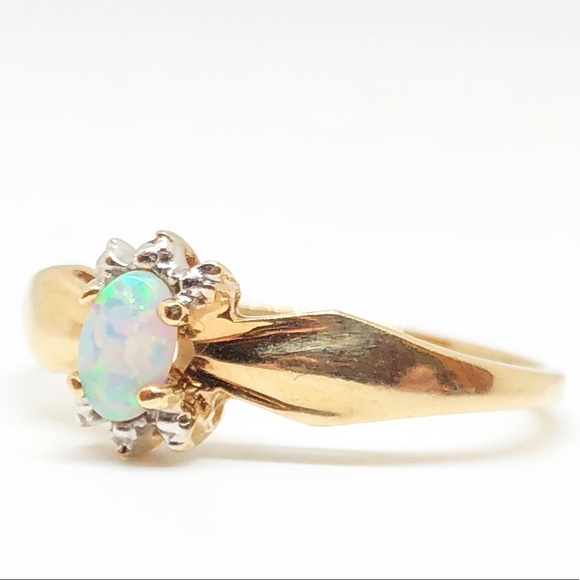 ❤️SOLD❤️ 10k Yellow Gold Genuine Opal Halo Ring - Picture 3 of 8